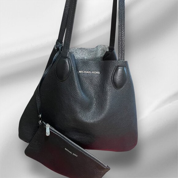 MICHAEL KORS LIKE NEW MAE EAST-WEST REVERSIBLE TOTE w SILVER NECKLACE ACCESSORY - Picture 2 of 6